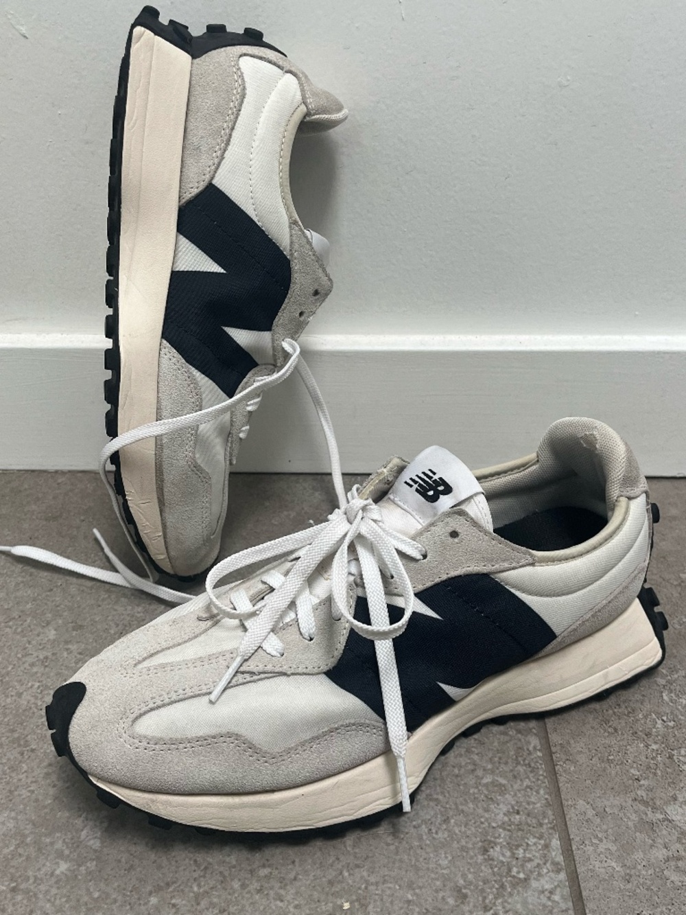 Clean Size 10 New Balance 327 - Picture 16 of 16